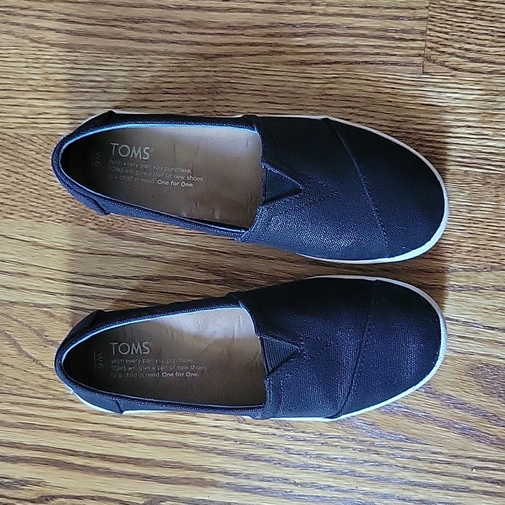 Toms Avalon black canvas slip ons